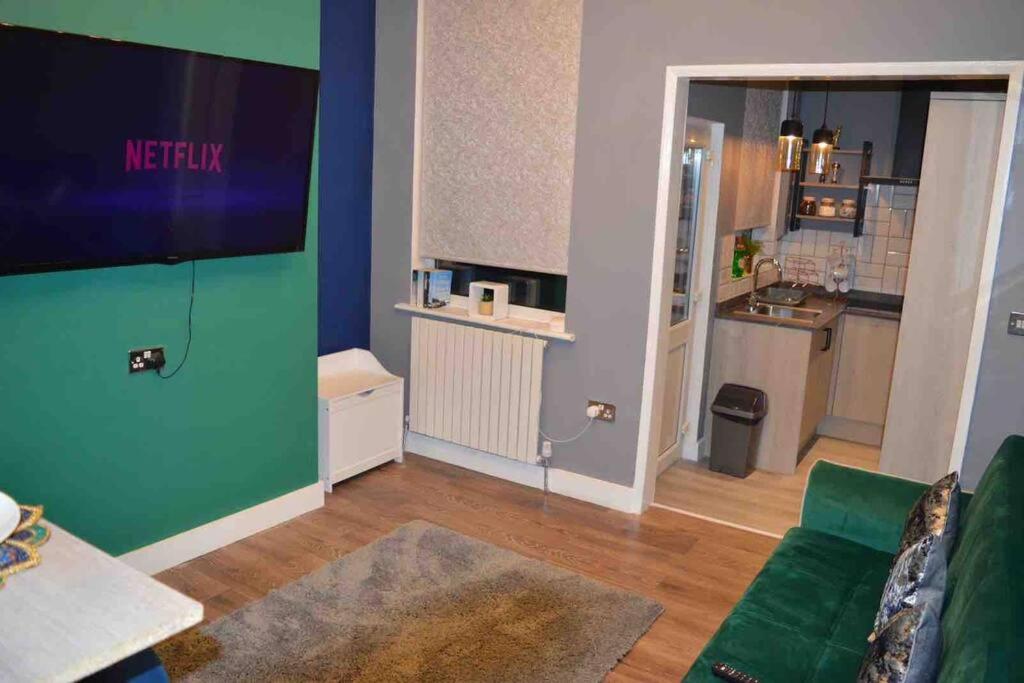 Unique 4 Bed House In Perfect For Contractors And Families