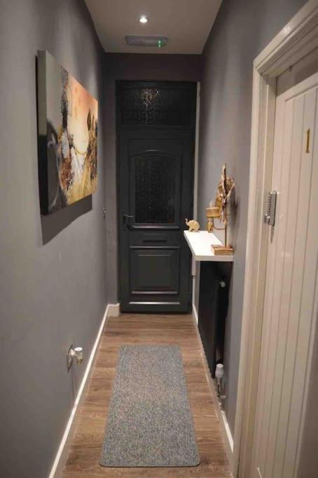 Unique 4 Bed House In Perfect For Contractors And Families *