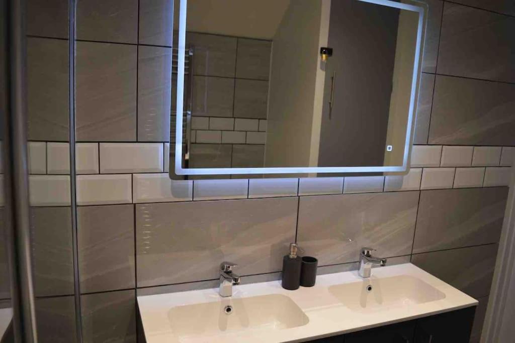 Unique 4 Bed House In Perfect For Contractors And Families Holiday home *