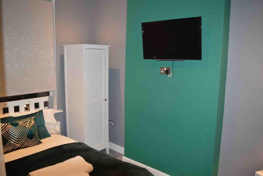 Holiday home Unique 4 Bed House In Perfect For Contractors And Families Derby
