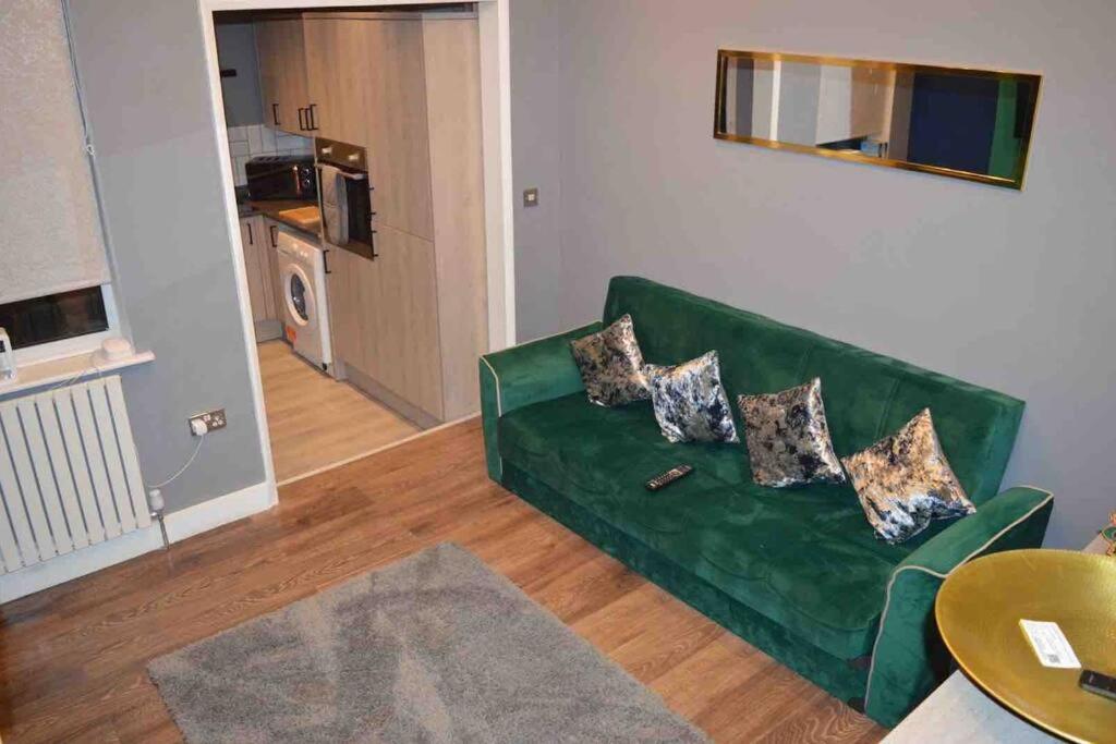 Unique 4 Bed House In Perfect For Contractors And Families Holiday home Derby