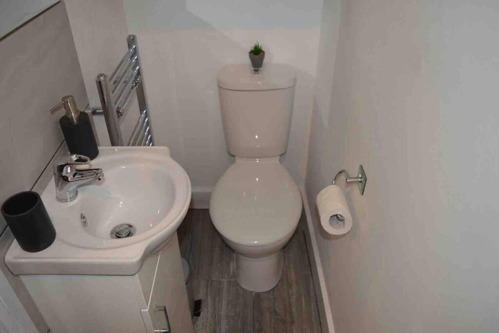 Unique 4 Bed House In Perfect For Contractors And Families Holiday home